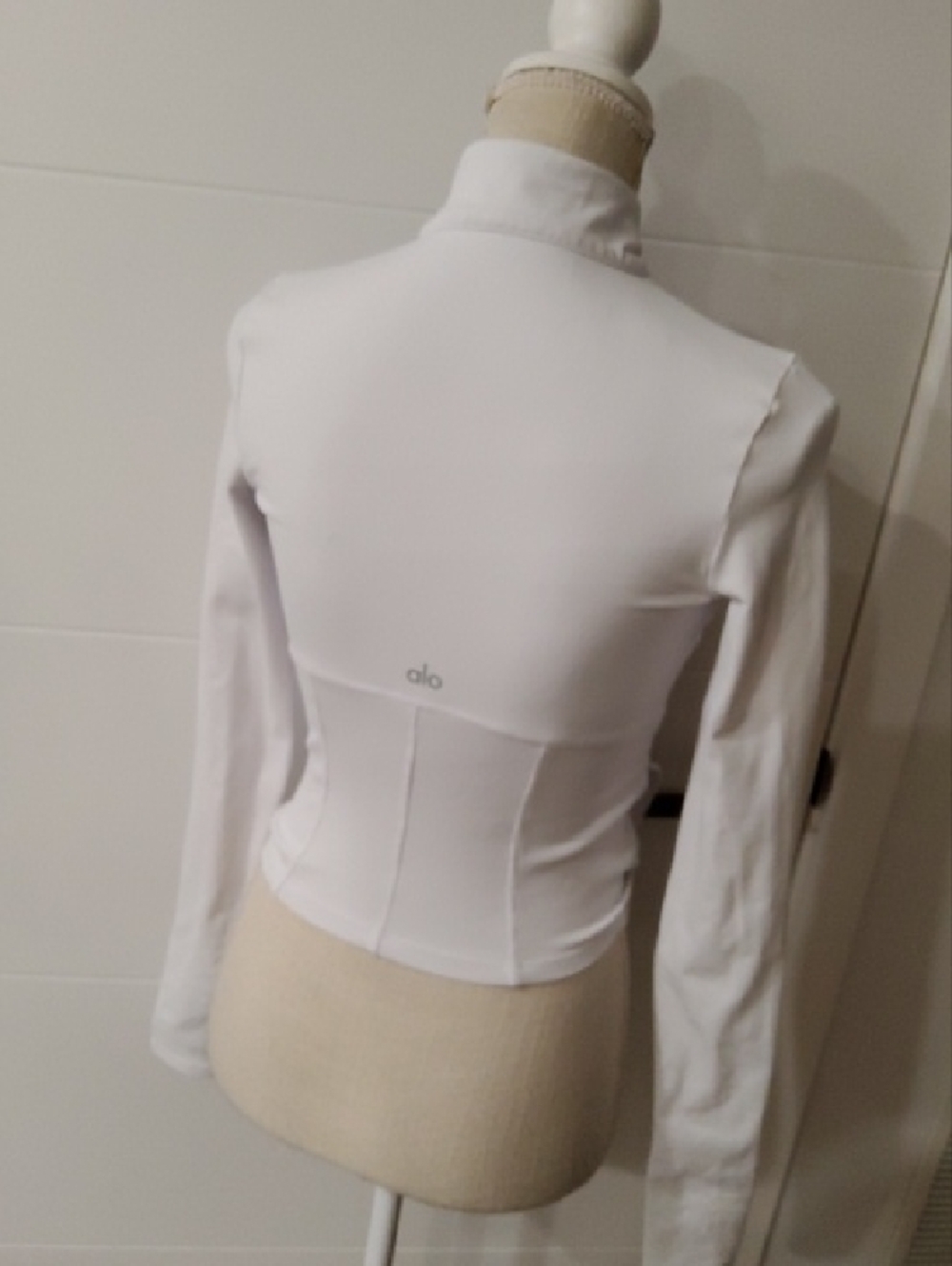 ALO Yoga White Zip-Up Fitted Jacket - Picture 4 of 8